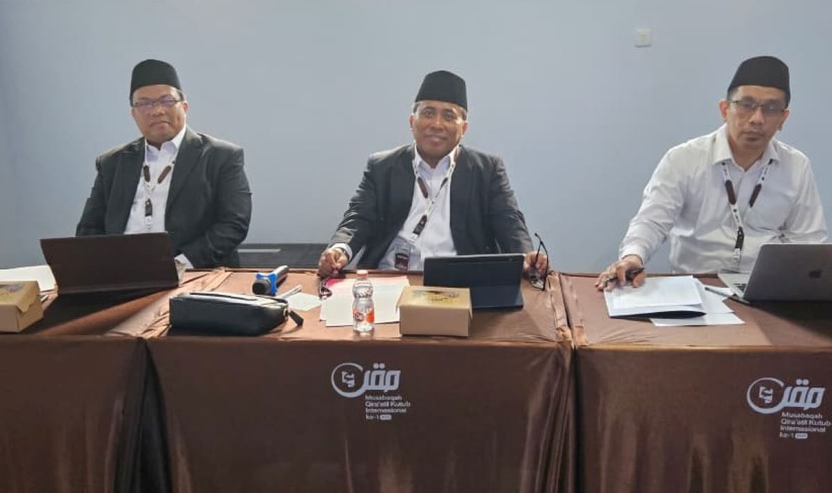 Salah satu dewan hakim dalam ajang MQK internasional ini adalah Dr. KH. Fadlolan Musyaffa’, Lc., MA., Pendiri dan Pengasuh Pondok Pesantren Fadhlul Fadhlan (PPFF) Pesantren Bilingual Berbasis Karakter Salaf Semarang, yang juga Ketua Komisi Fatwa MUI Provinsi Jawa Tengah.